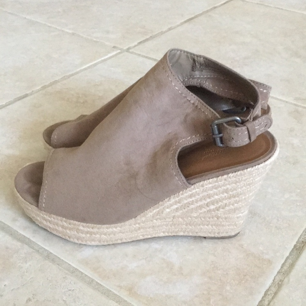 Tan Wedges
